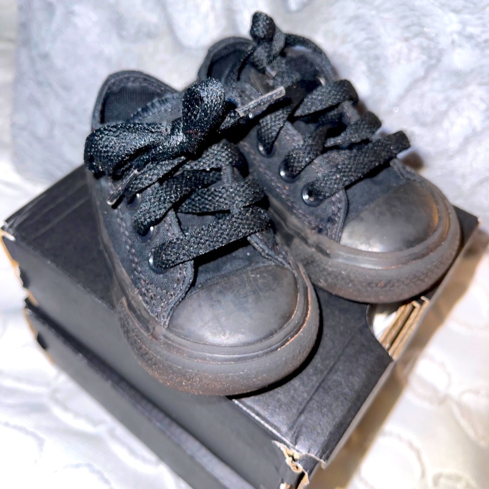 Toddlers converse